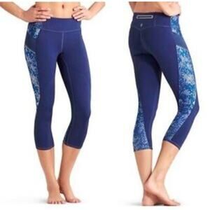 Athleta Small Revolve Stride Crop Leggings
